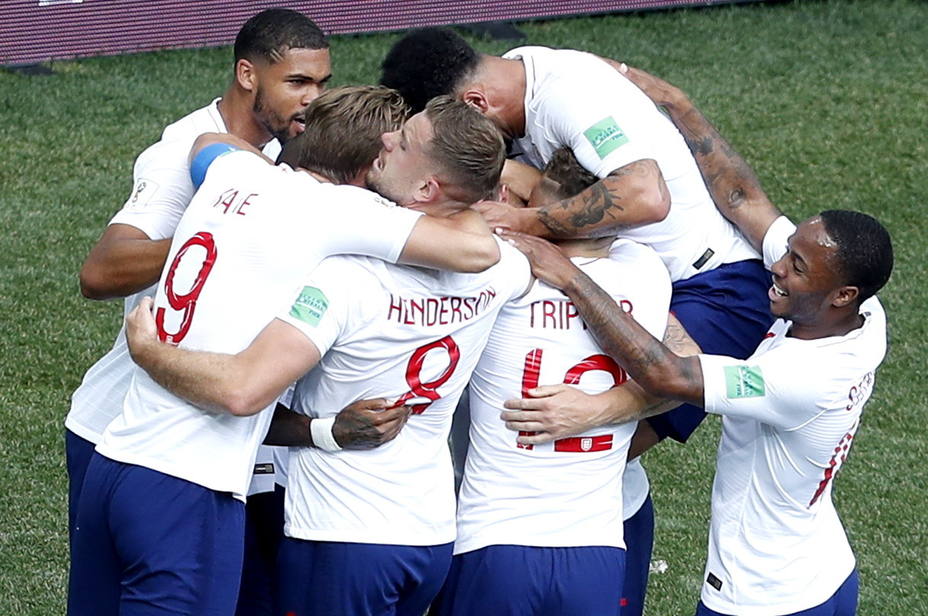 Inglaterra celebra el primer gol de Stones