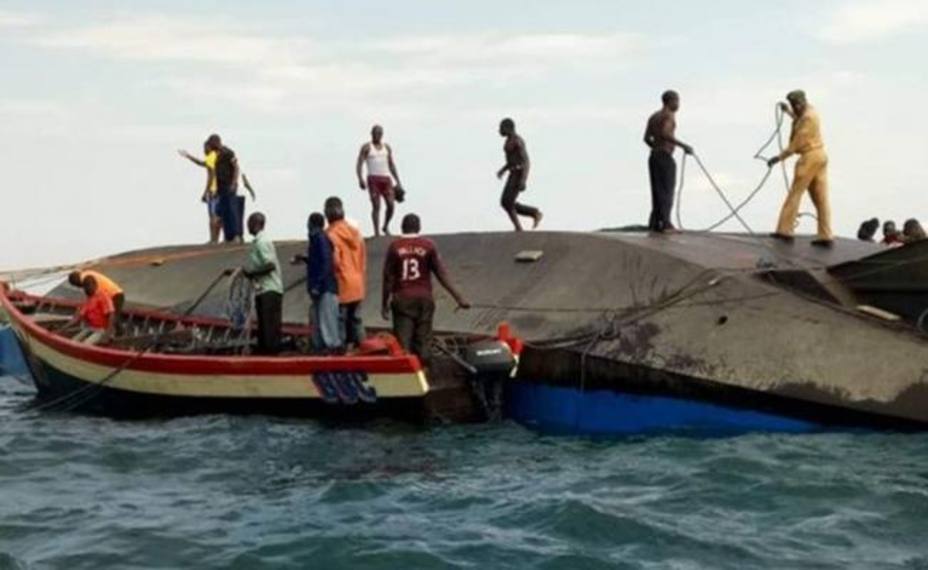 Al menos 47 muertos en el naufragio de un ferri en el lago Victoria