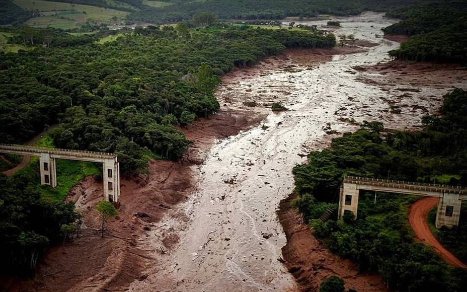 Ascienden a 60 los muertos por el derrumbe de una presa en Brasil