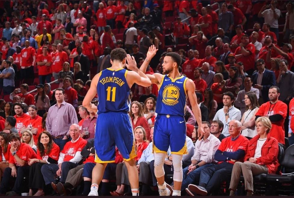 Curry y Thompson dan ventaja a los Warriors frente a los Blazers en el debut de la final del Oeste