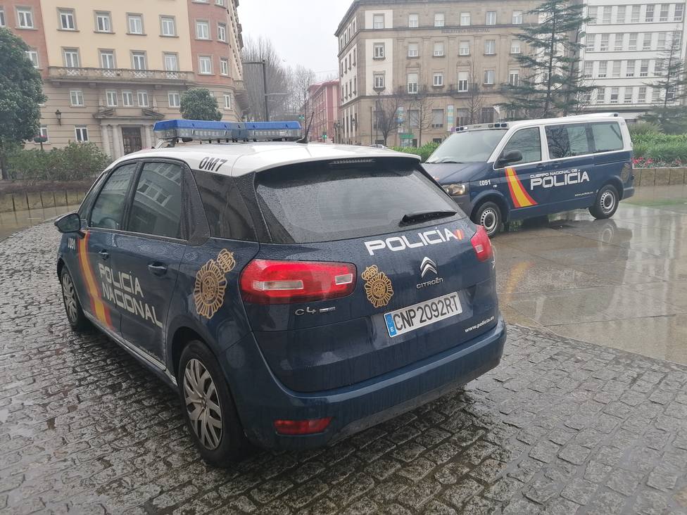 Foto de archivo de vehículos de la Policía Nacional en Ferrol