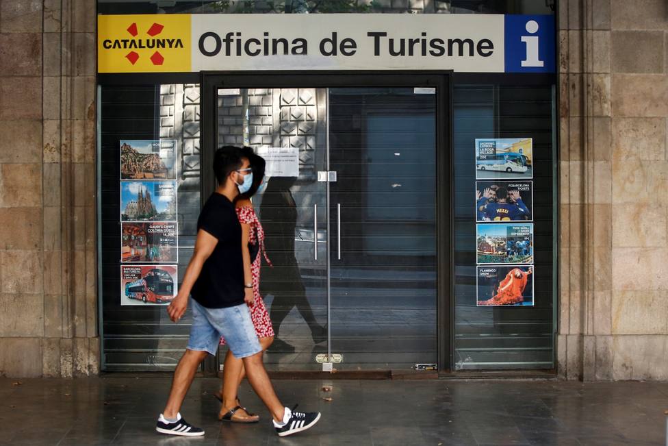 Oficina de turismo de Cataluña en las Ramblas de Barcelona, cerrada al público temporalmente
