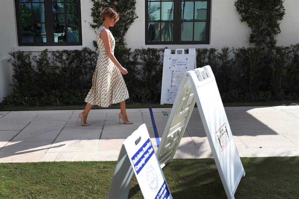 La primera dama de Estados Unidos, Melania Trump, acude a votar en Florida sin mascarilla