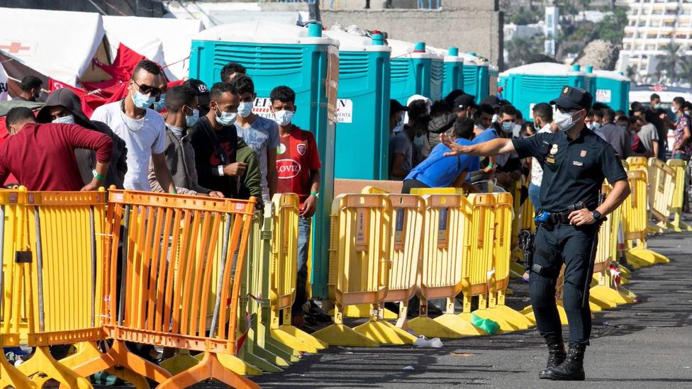 Los migrantes que permanecen en el Muelle de Arguineguín caen a 758 personas, la cifra más baja en semanas