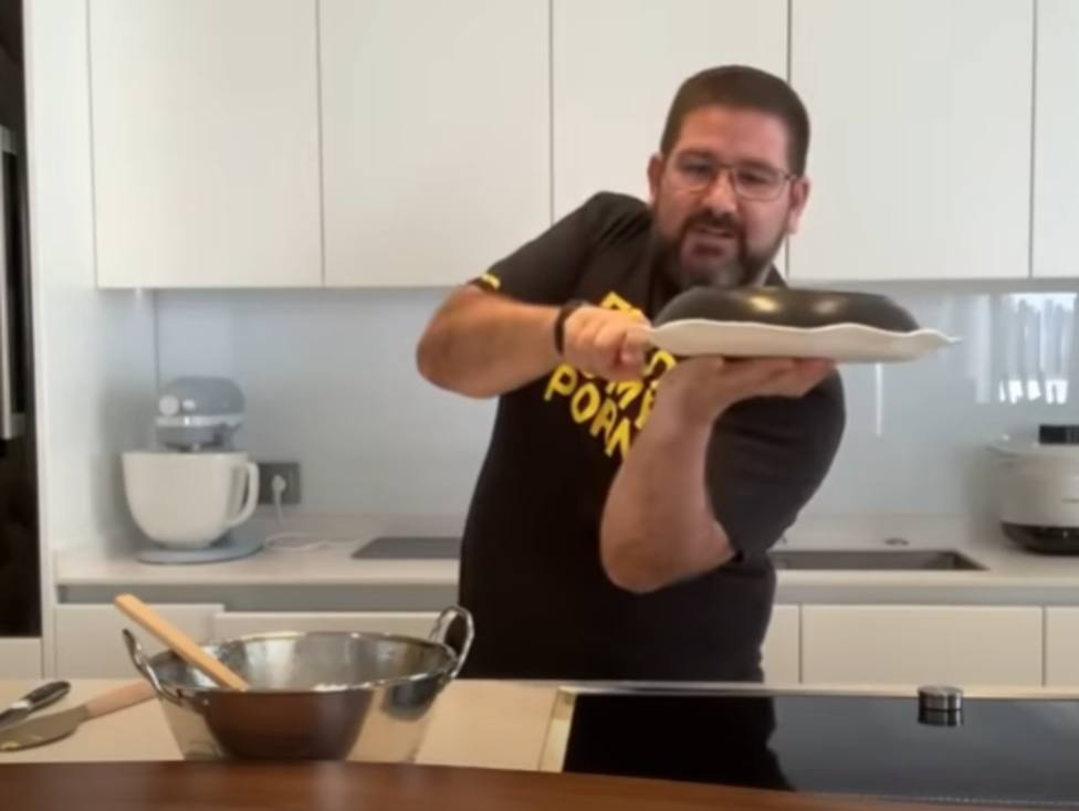 Cómo dar la vuelta correctamente a la tortilla de patatas