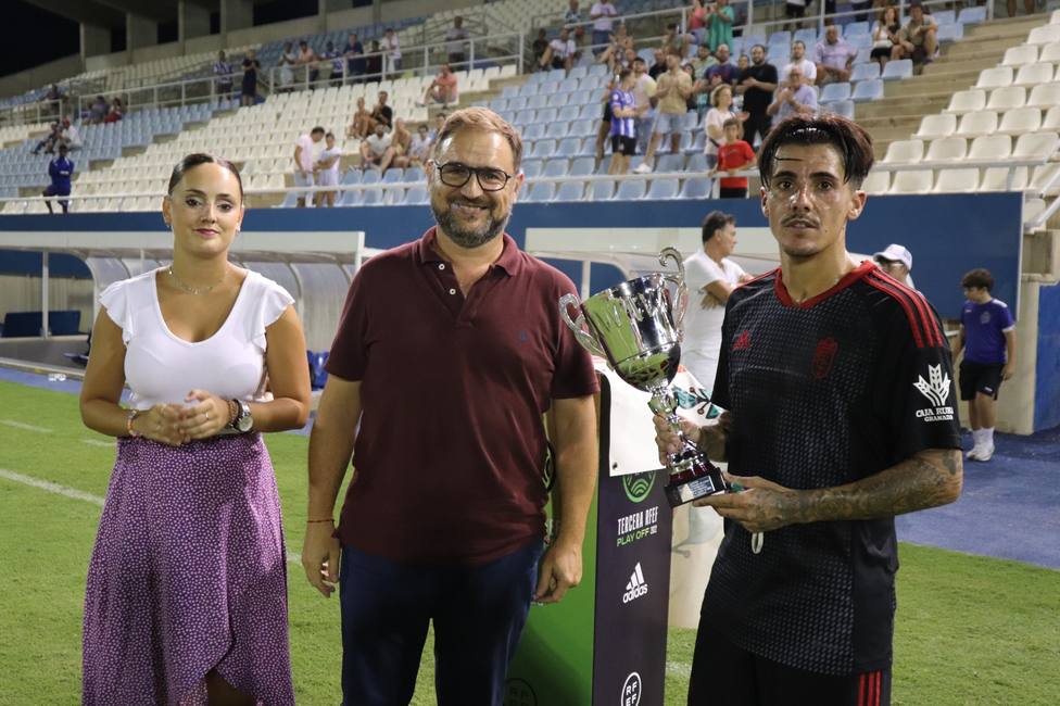 El Recreativo Granada se alzó con el Trofeo Alcalde de Lorca (1-2)