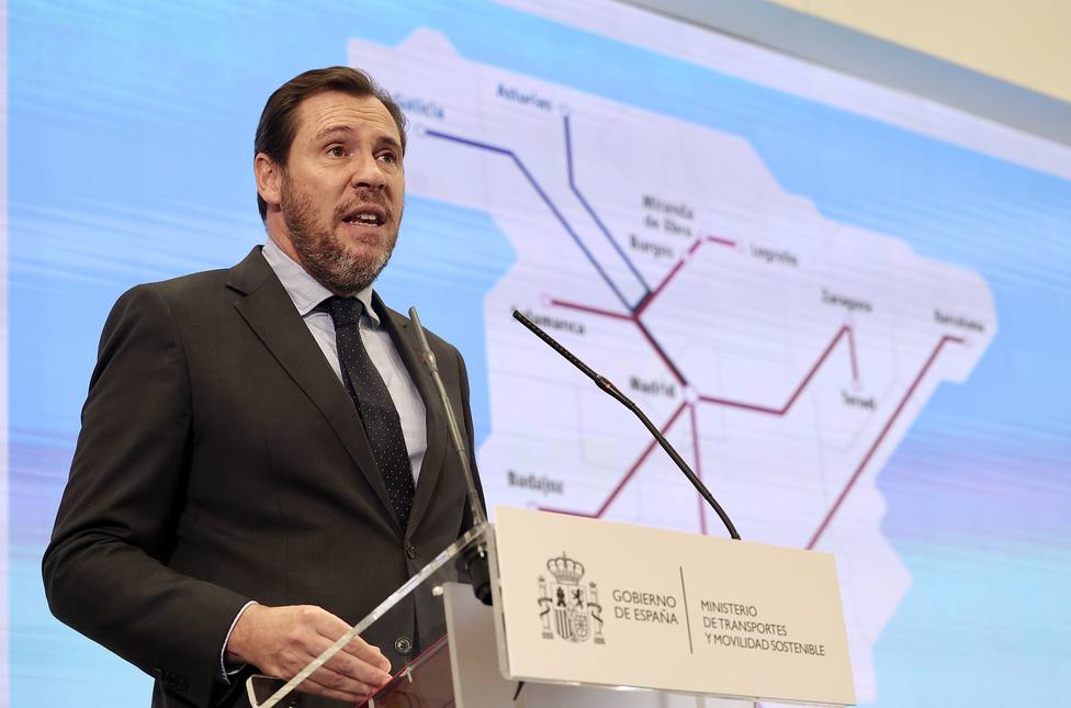 Óscar Puente, ministro de Transportes y Movilidad Sostenible, anuncia cambios en Renfe