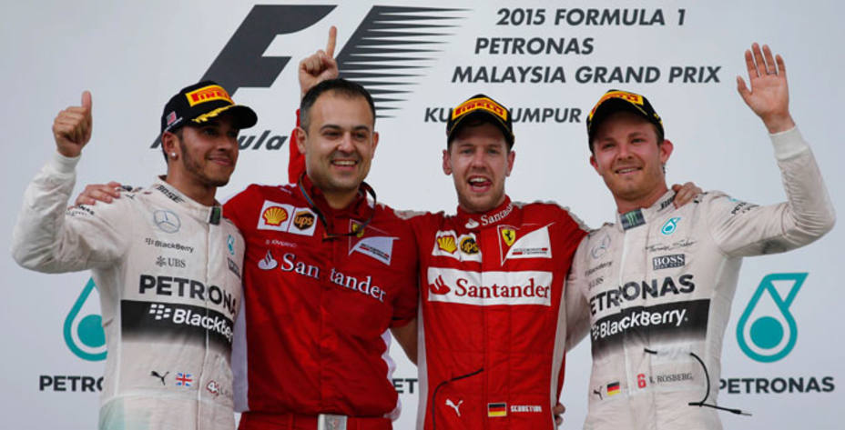 Podio GP Malasia: Lewis Hamilton (2º), Sebastian Vettel (1º) y Nico Rosberg (3º). Reuters.