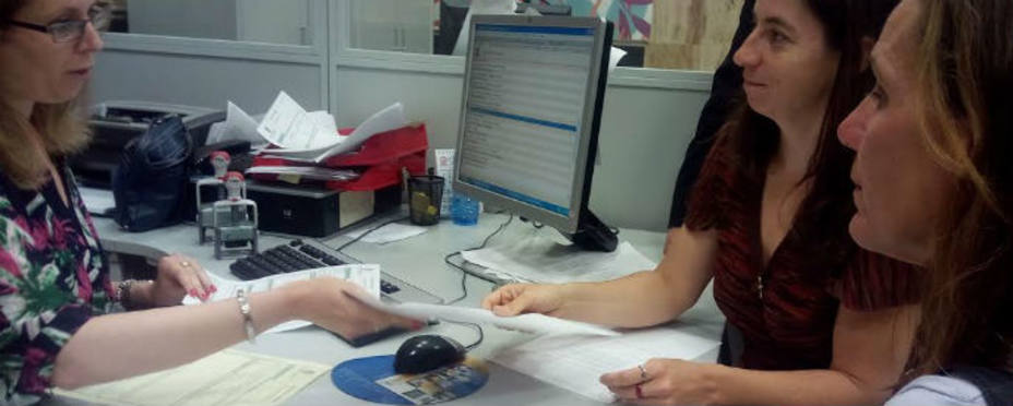 Marta Gutiérrez solicita información en el registro municipal