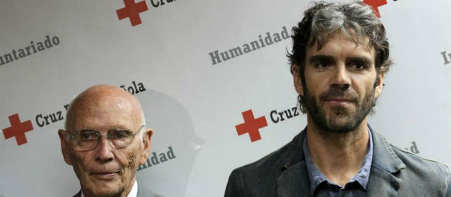 José Tomás, y El vicepresidente de Cruz Roja Española, Carlos Payá. EFE