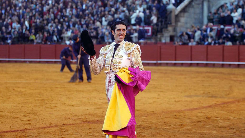 Alejandro Talavante con la oreja conquistada este viernes en la Real Maestranza de Sevilla