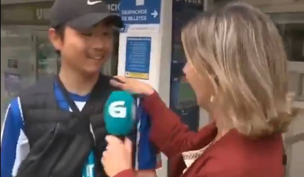 El delirante vídeo de una reportera gallega entrevistando a un falso aficionado chino del Deportivo