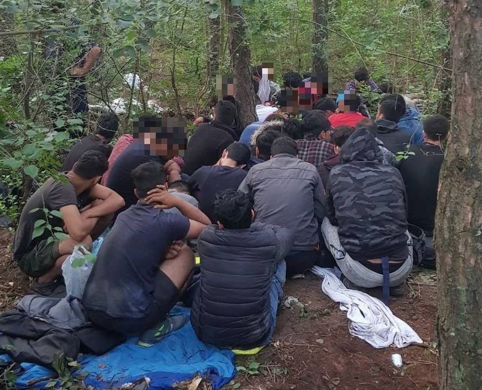 La Policía húngara intercepta y devuelve a Serbia a 40 migrantes afganos