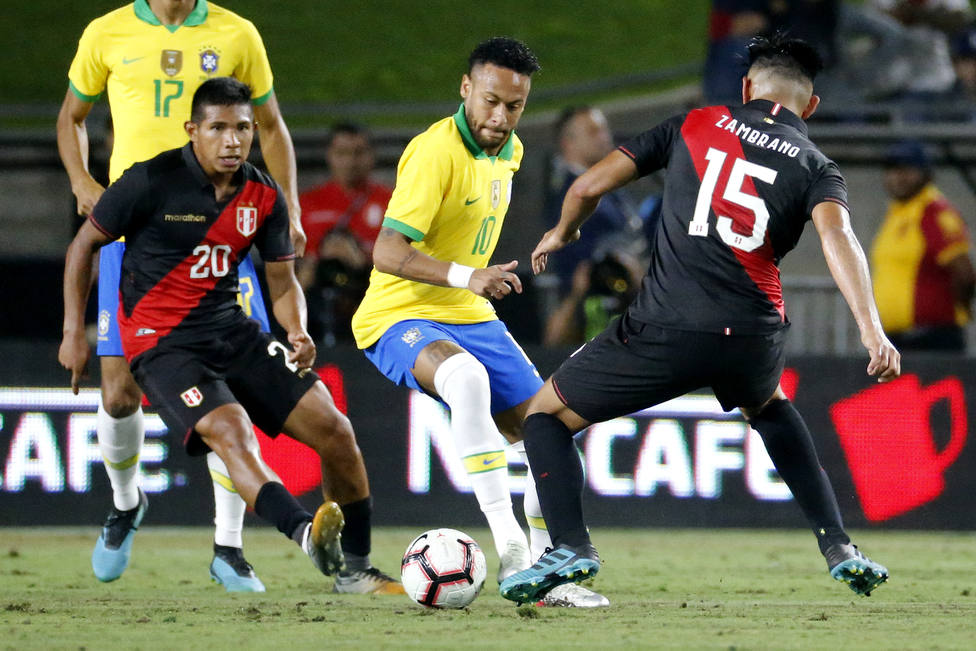 Perú se toma la revancha y amarga el debut de Vinicius con Brasil y Argentina arrolla a México