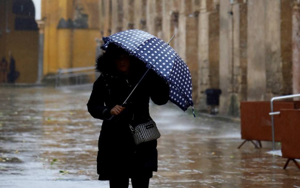 Málaga activa el Plan de Emergencias por las intensas lluvias que han obligado a desalojos
