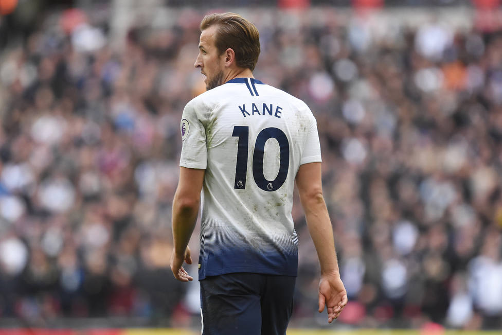 Harry Kane não se reapresenta ao Tottenham e força saída para o Manchester  City