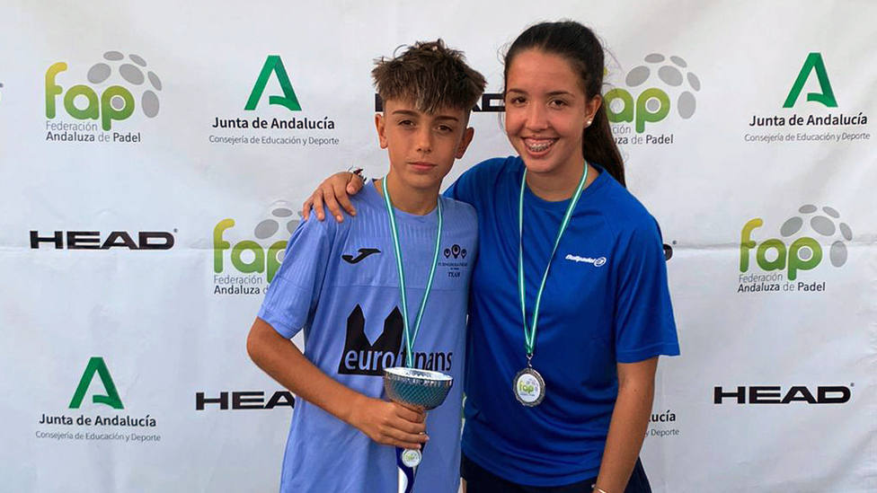 Hugo y Emma Gómez se proclaman campeón y subcampeona de Andalucía por equipos de pádel