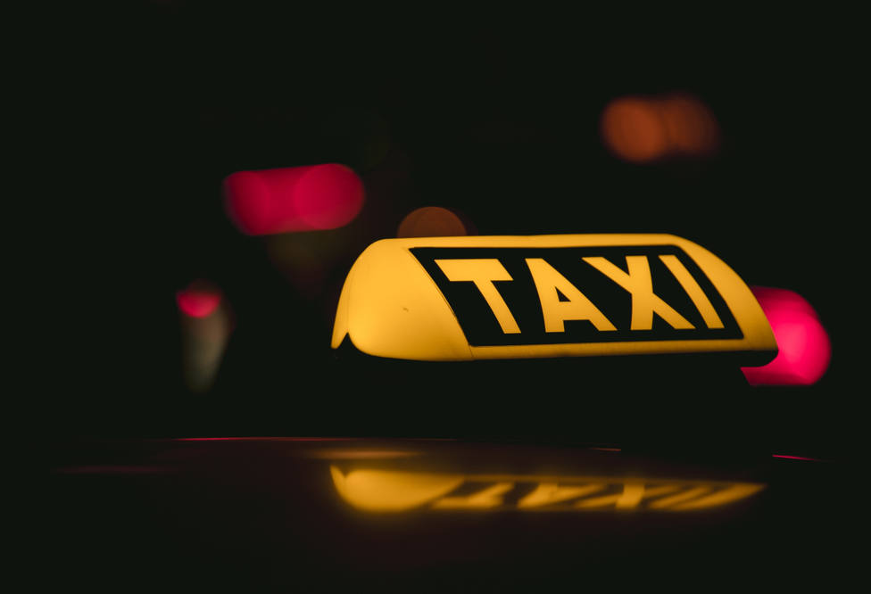 ctv-ad6-closeup-shot-of-the-taxi-sign-placed