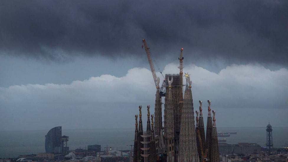 Nubes sobre la Sagrada Familia de Barcelona