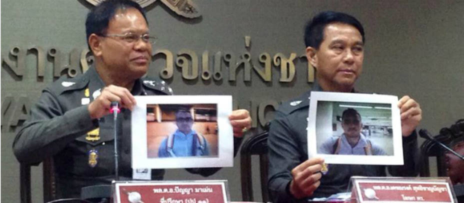 El general de la Policía Panya Mamen (izq), jefe de la investigación criminal, y el portavoz policial Dechnarong Suticharnbancha (dcha) muestran fotos del detenido, identificado por varios medios tailandeses como Artur Segarra, uno de los principales