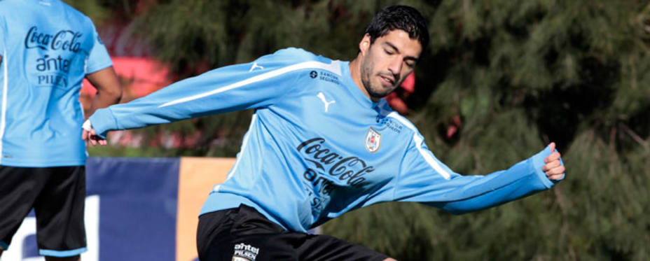 Luis Suárez, durante el entrenamiento de este jueves con su selección (REUTERS)