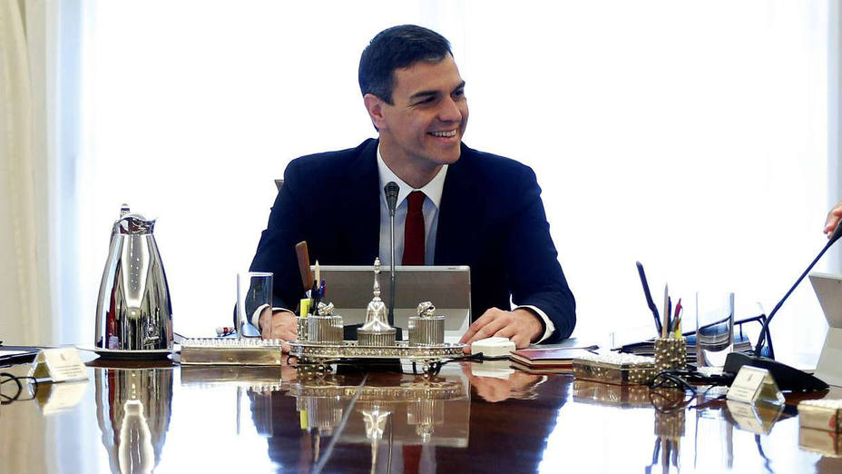 Sanchez preside el primer Consejo de Ministros