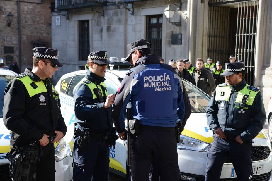 Dos policías de Madrid heridos al ser embestidos por unos atracadores