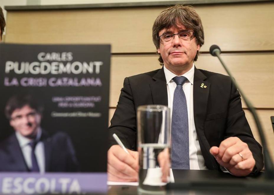 Los desvaríos de Puigdemont en su último libro: tiene pulsiones anarquistas y teme ser asesinado por el CNI