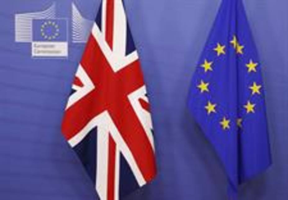 Banderas de Reino Unido y Europa