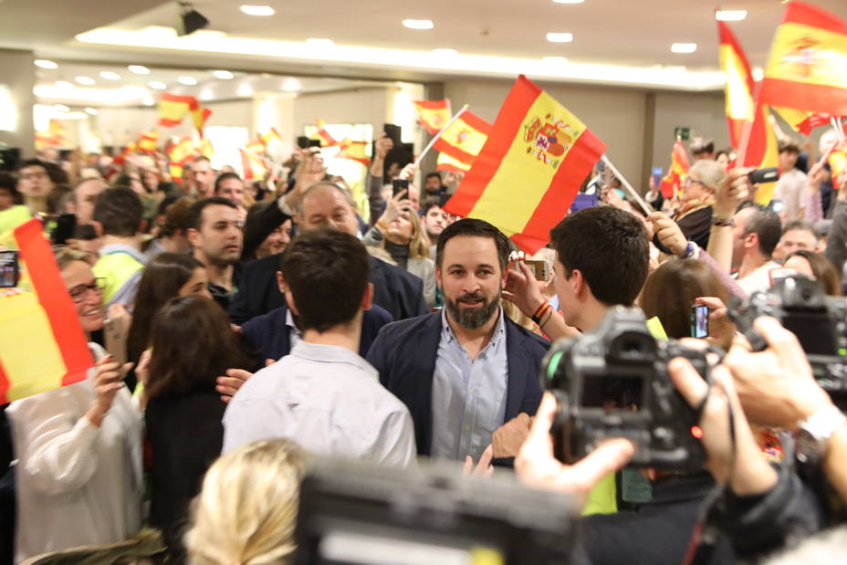 Reporteros gráficos muestran su malestar por presiones de Vox durante el acto de Santiago Abascal en Pamplona
