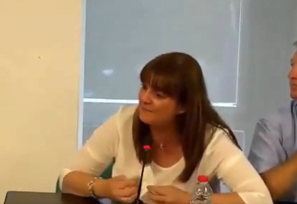 Una concejal del PSC promete entre lágrimas presionar a Sánchez para indultar a los políticos presos