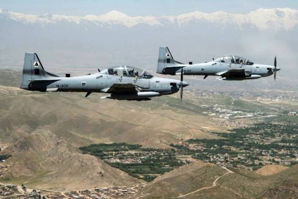 Al menos 32 milicianos talibán muertos en ataques aéreos en tres regiones de Afganistán