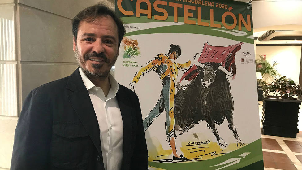Alberto Ramírez junto al cartel anunciador de la Feria de la Magdalena 2020 de Castellón