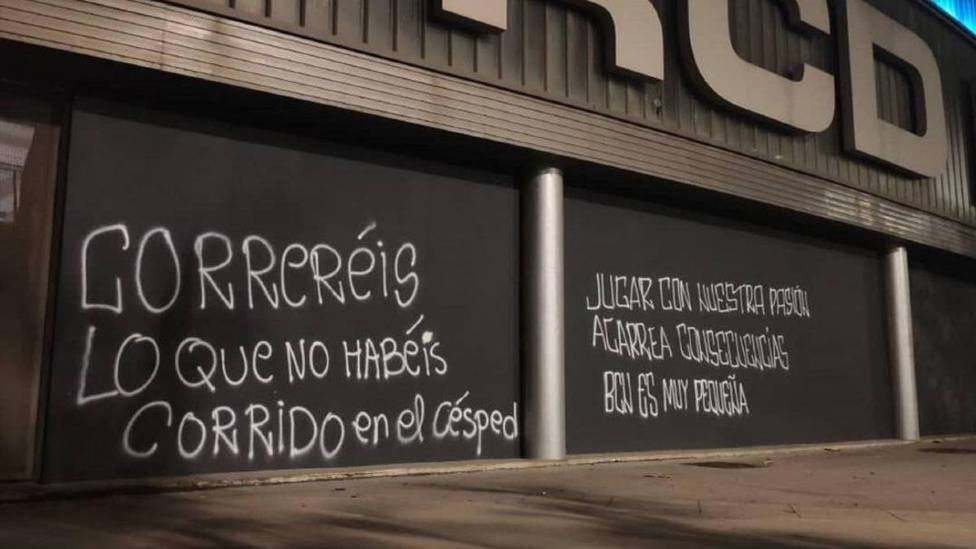 Aparecen pintadas en el estadio y la ciudad deportiva del Espanyol contra los jugadores