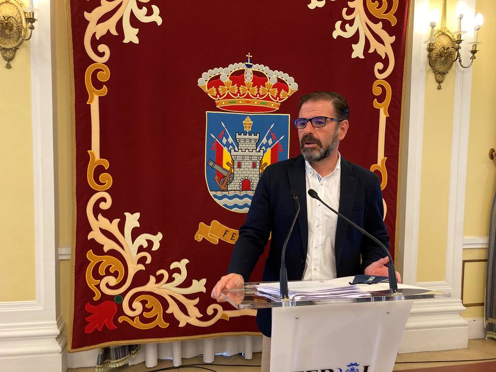 Ángel Mato en rueda de prensa en el salón de recepciones del Ayuntamiento de Ferrol - FOTO: Concello de Ferrol