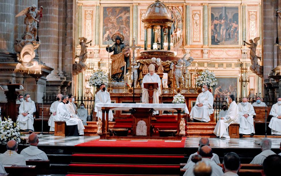 Más de 100 sacerdotes diocesanos renuevan sus promesas en la Misa Crismal
