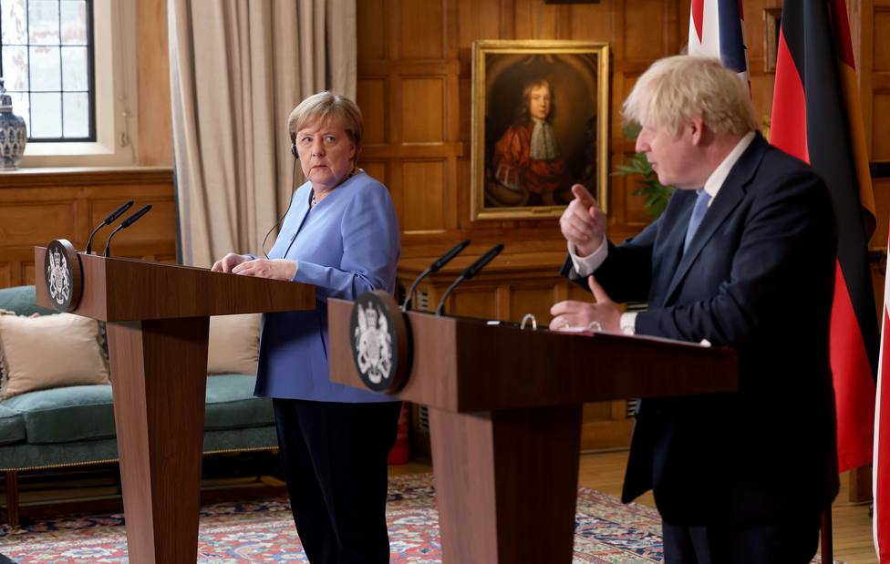 Johnson urge a la UE a debatir de forma constructiva la propuesta sobre Irlanda del Norte