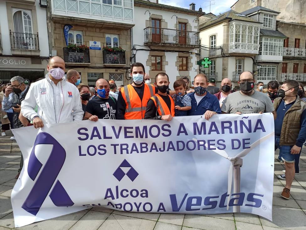 Trabajadores de Vestas y de Alcoa se manifestaron por las calles de Viveiro
