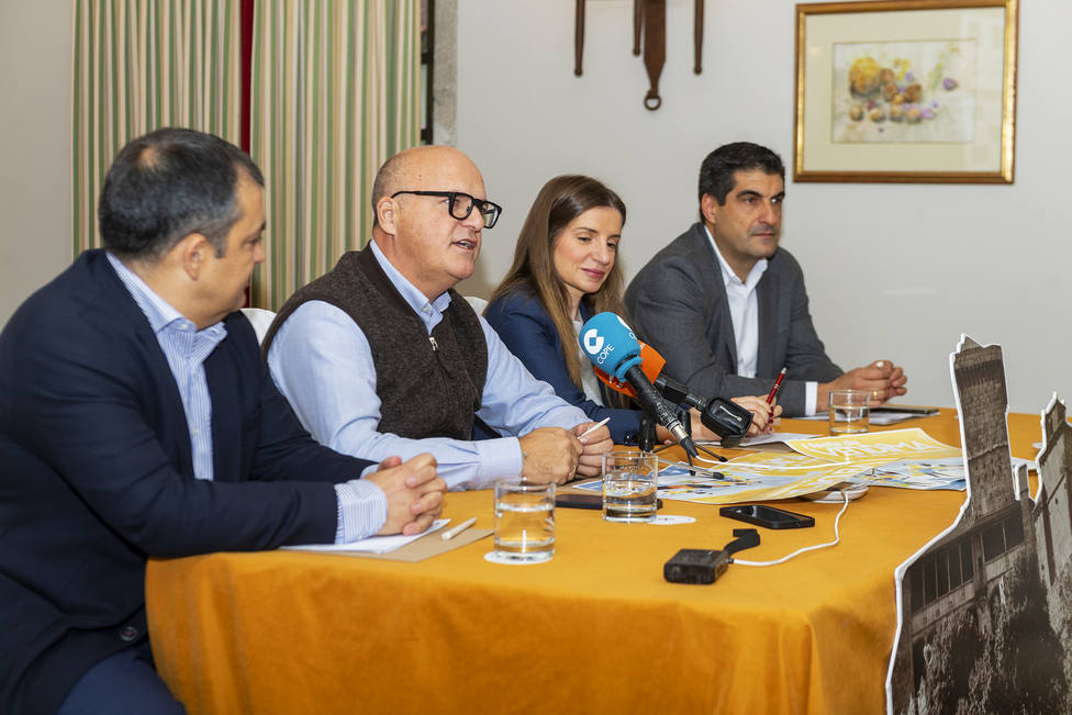 Gabriel Alen, Lara da Silva, Manuel Baltar y Jose Luis Suárez en la presentación de la fiesta de la vendimia