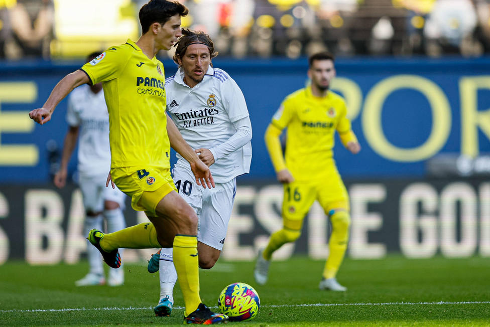 Pau Torres y Modric, en el Villarreal - Real Madrid (EFE)