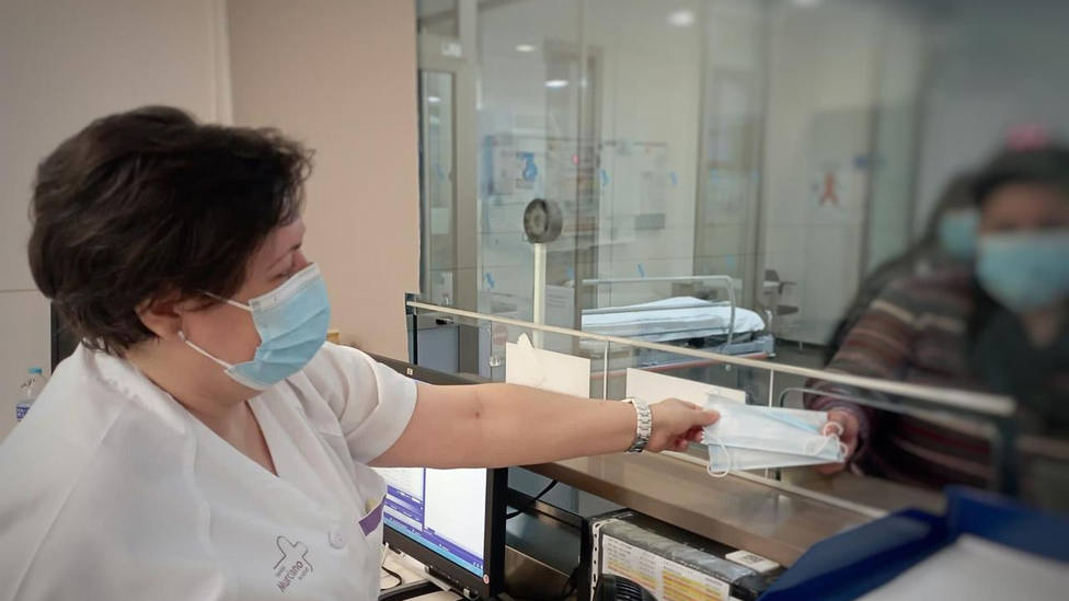 Sanidad impondrá el uso obligatorio de la mascarilla en centros sanitarios a partir del miércoles