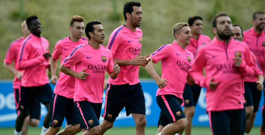 Los jugadores del Barcelona en su primer entrenamiento en Inglaterra. REUTERS