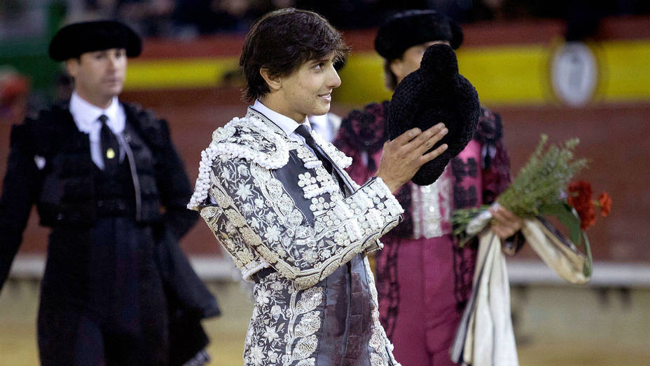 Andrés Roca Rey durante su actuación este domingo en el último festejo de la Feria de la Magdalena de Castellón