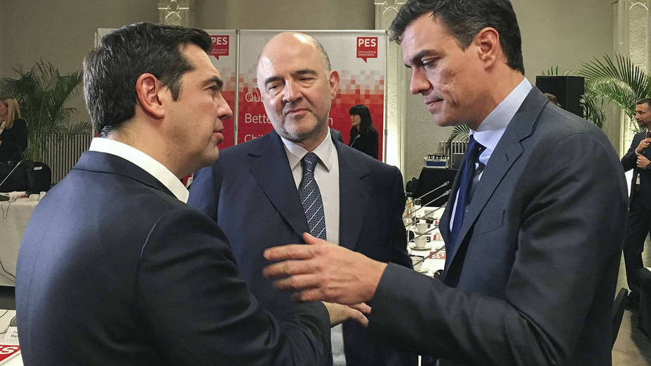 Sánchez traslada a Tsipras el apoyo del Gobierno ante los incendios que asolan Grecia