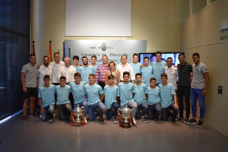 El Gobierno Regional homenajea a los campeones murcianos de fútbol playa