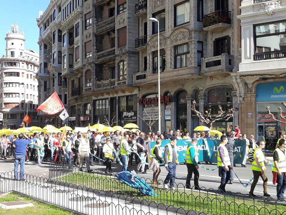 Varios miles de personas se manifiestan en San Sebastián en solidaridad con los líderes catalanes juzgados