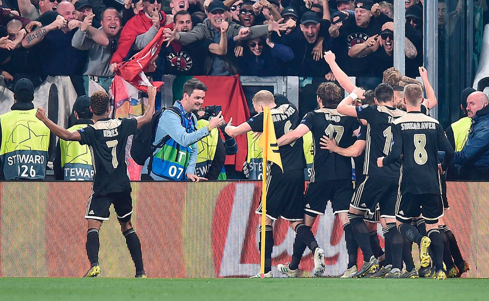 El Ajax celebra el 1-2 a la Juventus (EFE)