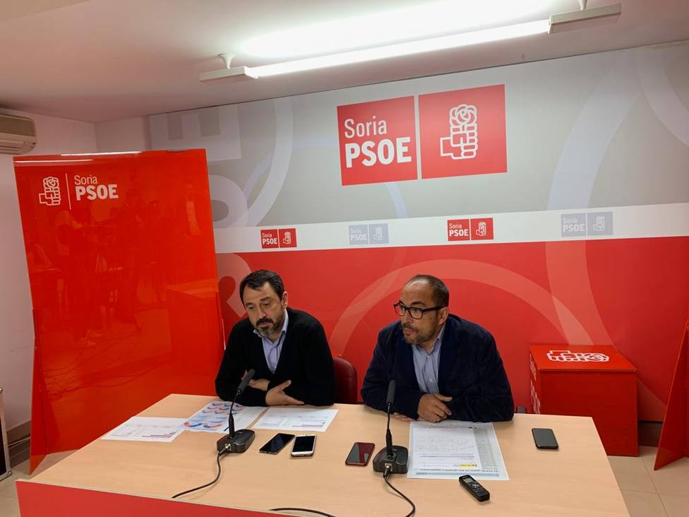 Luis Rey, secretario provincial del PSOE de Soria acompañado del secretario de organización, Javier Muñoz