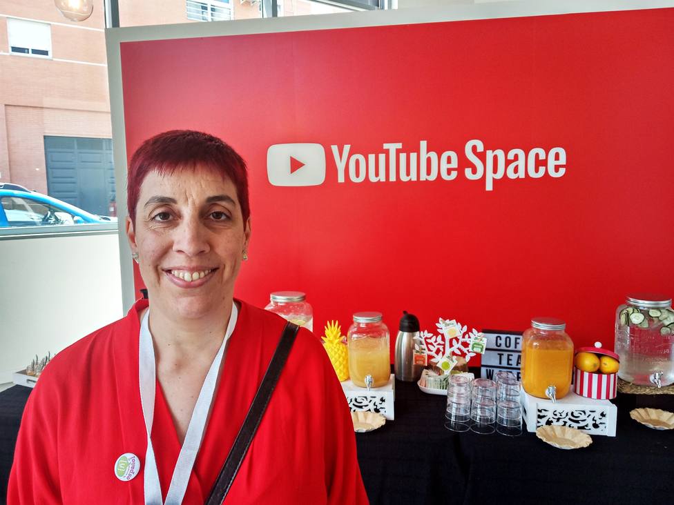 Elena Prieto, la youtuber que enseña español a personas de todo el mundo: No nos creemos la valía de nuestra lengua