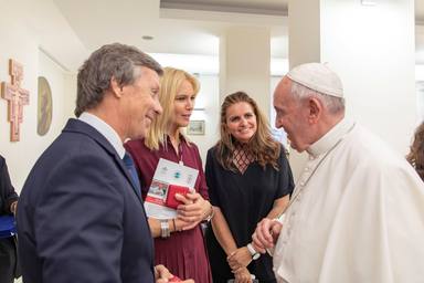 El Papa Francisco, Sandra García-Sanjuán, Valeria Mazza y Alejandro Gravier